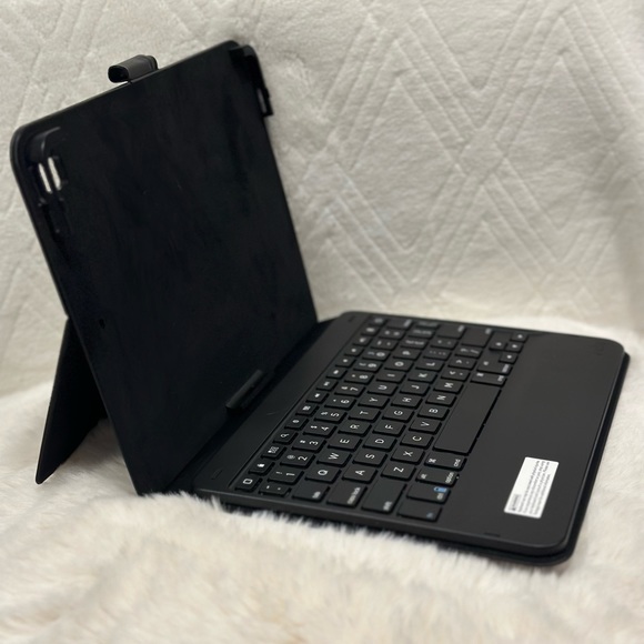 ZAGG tablet keyboard case messenger folio - Picture 1 of 5